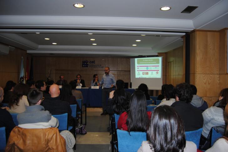 rueda-y-conferencia-de-coaching-en-la-cel